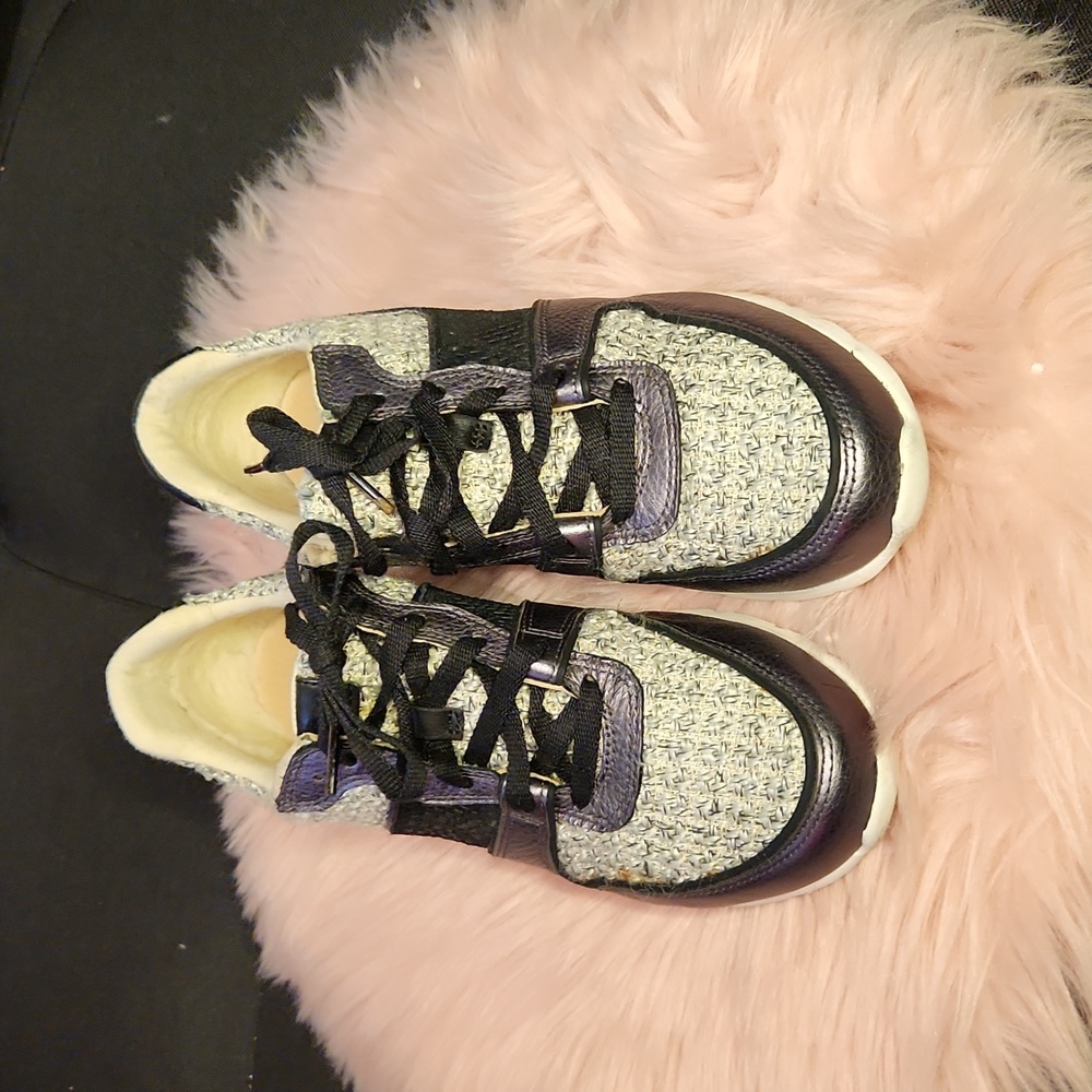 UGG Sneakers sz 7.5